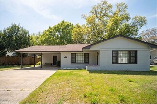 39 Oakwood Dr, Gulfport, MS 39507
