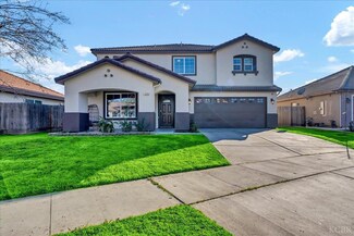 1373 W Burgundy Ct, Hanford, CA 93230