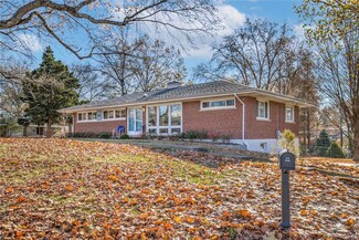 8800 Hemingway Dr, Saint Louis, MO 63126
