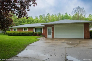 1220 Farnsworth Rd, Lapeer, MI 48446