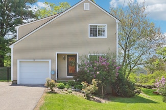 32 Doggett Ln, Nashua, NH 03064