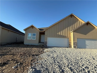 1216 SE Windbreak Dr, Lee's Summit, MO 64081