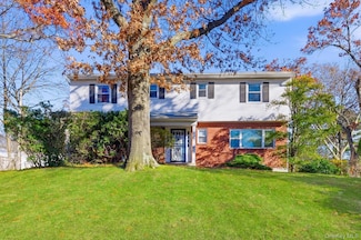 1 Hillcrest Rd, Port Washington, NY 11050