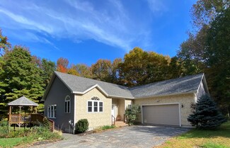 10 Mabel Way, Falmouth, ME 04105