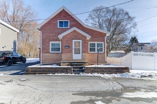 6 Park Way, Castleton On Hudson, NY 12033