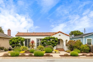 636 Spazier Ave, Pacific Grove, CA 93950