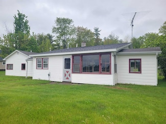 5523 Red Oak St, Beaverton, MI 48612