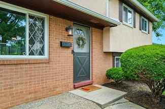 4860 Downing Dr, Columbus, OH 43232