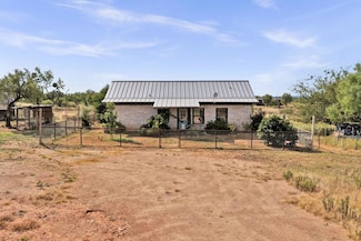 127 Offer Ln, Llano, TX 78643