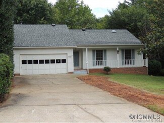 2 Trappers Run Dr, Asheville, NC 28805