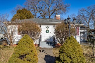 319 Lake Ave, Worcester, MA 01604