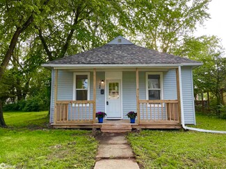 704 N 5th St, Fairfield, IA 52556