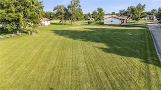 69 Lynnewood Ln, Garnett, KS 66032
