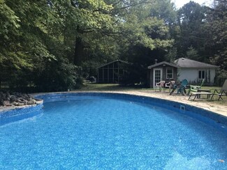 14621 Brown Rd, Three Oaks, MI 49128