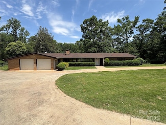 223 Forest Dr W, Greenwood, SC 29646