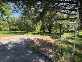 32 Central St, Byfield, MA 01922