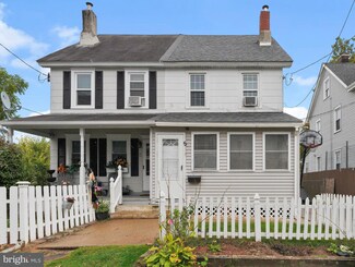 5 E Maple Ave, Morrisville, PA 19067
