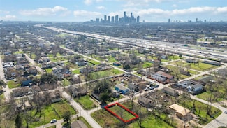 3213 Delia St, Houston, TX 77026