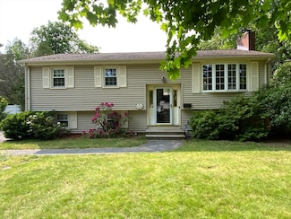 4 Cook St, Shrewsbury, MA 01545