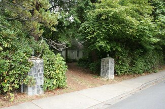 17450 37th Ave NE, Lake Forest Park, WA 98155