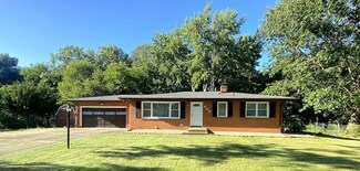 607 Eloise Dr, Benton Harbor, MI 49022
