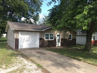 323 North St, Iola, KS 66749