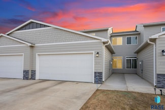 8162 E Tencate Place, Sioux Falls, SD 57110