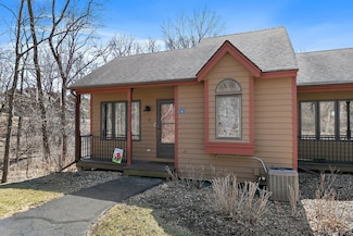 16 Oak Glen Dr, Galena, IL 61036