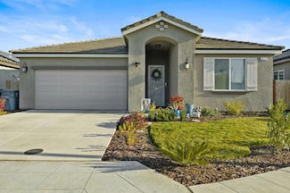 879 Gunnison Dr, Madera, CA 93638