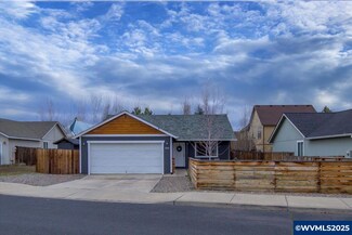 1219 SW 33rd St, Redmond, OR 97756
