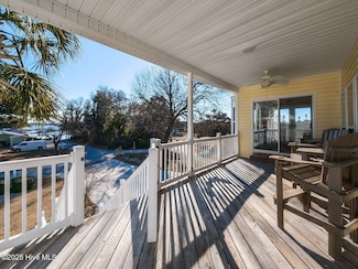 129 Sunset Dr, Swansboro, NC 28584