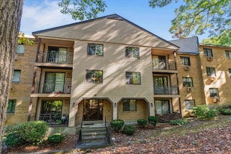 19 Country Club Dr Unit 29, Manchester, NH 03102