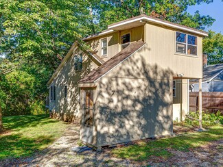 7 Skillen Ln, Fox Lake, IL 60020