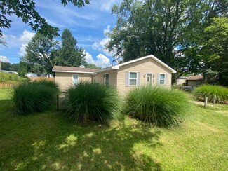 22432 Juno St, Edwardsburg, MI 49112
