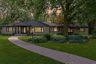 32 Greencroft Dr, Champaign, IL 61821