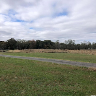 62 Belleview Ave, Center Moriches, NY 11934