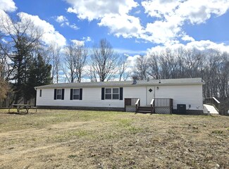 2801 W Dowling Rd, Delton, MI 49046