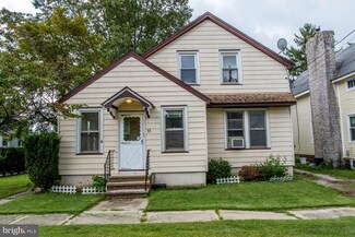 11 Pearl St, Newfield, NJ 08344