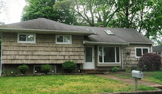 118 Truberg Ave, Patchogue, NY 11772