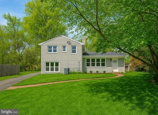 6810 Derrell Ct, Alexandria, VA 22307