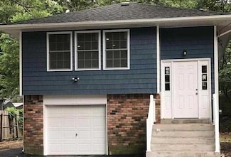 28 Ozark St, Ronkonkoma, NY 11779