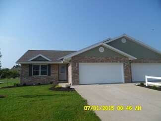215 E Charter Dr, Muncie, IN 47303