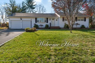 43 Chestnut Ridge Rd, Holmdel, NJ 07733