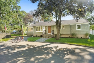 8 Millard St, Fairfield, CT 06824