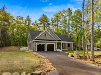 44 Village Green Dr, Ogunquit, ME 03907
