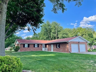 102 W Shore Terrace, Hillsboro, IL 62049
