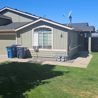 569 NE Negus Loop, Redmond, OR 97756