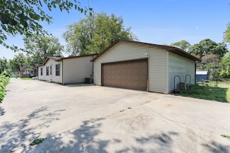 816 W Vine St, Champaign, IL 61820