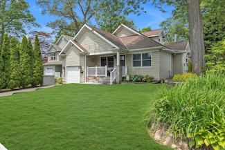 5 Schaefer St, Huntington Station, NY 11746