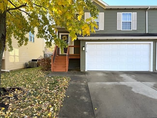 2719 Arrowhead Dr, Bloomington, IL 61704